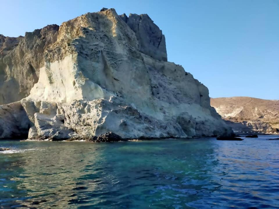 מונוליתוס Rodothea And Adams On The Beach, Santorini מראה חיצוני תמונה